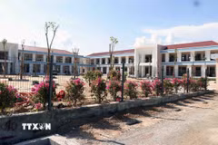 Khối tiểu học trường liên cấp ở xã Hương Khê đã hoàn thành. (Ảnh: Công Tường/TTXVN)