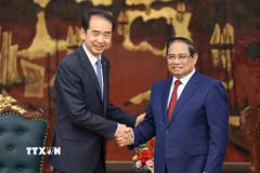 Thủ tướng Phạm Minh Chính tiếp Đại sứ Trung Quốc tại Việt Nam Hà Vĩ. (Ảnh: Dương Giang/TTXVN)