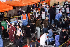 Hiện trường vụ giẫm đạp ở Itaewon, Hàn Quốc đêm 29/10/2022. (Ảnh: Yonhap/TTXVN)