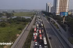 Phương tiện nối đuôi nhau xếp hàng dài trên tuyến cao tốc Pháp Vân-Cầu Giẽ. (Ảnh minh họa: PV/Vietnam+)