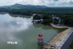 Hồ Dầu Tiếng đang được đầu tư hiện đại hóa hệ thống quan trắc, giám sát và điều hành nhằm bảo đảm vận hành an toàn, hiệu quả, đáp ứng yêu cầu khai thác đa mục tiêu. (Ảnh: Giang Phương/TTXVN)