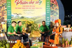 Các đại biểu tham gia chia sẻ tại phiên livestream “Phiên chợ nông sản an toàn tỉnh Bắc Ninh năm 2026.” (Ảnh: Đồng Thúy/TTXVN)