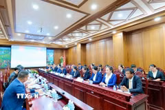 Quang cảnh hội đàm giữa đoàn đại biểu Ủy ban Mặt trận Tổ quốc Việt Nam tỉnh Quảng Ngãi và Ủy ban Mặt trận Lào xây dựng đất nước tỉnh Champasak. (Ảnh: Xuân Tú/TTXVN)