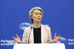 Chủ tịch Ủy ban châu Âu Ursula von der Leyen phát biểu tại Strasbourg, Pháp. (Ảnh: THX/TTXVN)