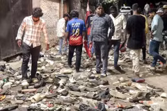 Hiện trường vụ dẫm đạp bên ngoài sân vận động Chinnaswamy ở thành phố Bengaluru, miền Nam Ấn Độ, ngày 4/6/2025. (Ảnh: ANI/TTXVN)
