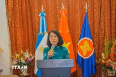 Đại sứ Ngô Minh Nguyệt phát biểu tại lễ kỷ niệm 80 năm Quốc khánh (2/9/1945-2/9/2025). (Ảnh: Diệu Hương/TTXVN)