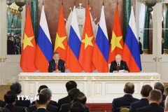 Tổng Bí thư, Chủ tịch nước Tô Lâm và Tổng thống Nga Vladimir Putin họp báo chung. (Ảnh: Thống Nhất/TTXVN)
