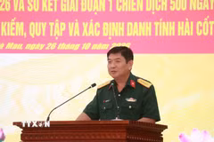 Đại tá Nguyễn Thúc Linh, Phó Chủ nhiệm Chính trị, Phó Trưởng ban Thường trực Ban Chỉ đạo 515 Quân khu 9, phát biểu chỉ đạo tại hội nghị. (Ảnh: Huỳnh Anh/TTXVN)