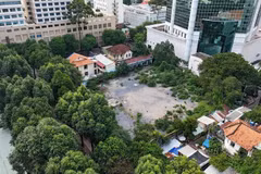 Khu vực số 36 và 42 đường Chu Mạnh Trinh là khu đất trống có cây xanh bao quanh trong hình (thuộc phường Sài Gòn, Thành phố Hồ Chí Minh). (Nguồn: Báo Tuổi trẻ)