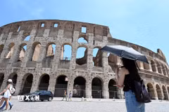 Rome trở thành điểm hẹn toàn cầu của cộng đồng yêu Vespa. (Nguồn: THX/TTXVN)