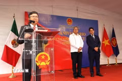 Đại sứ Việt Nam tại Mexico Nguyễn Văn Hải phát biểu tại buổi lễ. (Ảnh: Phi Hùng/TTXVN)