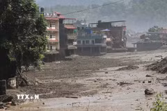 Khu vực bị tàn phá do lũ quét cuốn theo bùn đất tại huyện Rasuwa, Nepal, ngày 26/8/2026. (Ảnh: ANI/TTXVN phát)