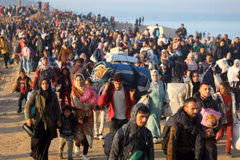 Người tị nạn Palestine trở về nhà tại Dải Gaza ngày 27/1/2025. (Nguồn: THX/TTXVN)