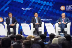 Phó Thủ tướng Chính phủ Lê Thành Long (giữa) phát biểu tại Phiên khai mạc Diễn đàn Kinh tế quốc tế Saint Petersburg lần thứ 28. (Ảnh: Quang Vinh/TTXVN)