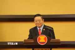 Tổng Thư ký ASEAN Kao Kim Hourn phát biểu họp báo. (Ảnh: Minh Thái/TTXVN)