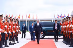Thủ tướng Lê Minh Hưng rời thủ đô Phnom Penh về nước, kết thúc tốt đẹp chuyến thăm chính thức Vương quốc Campuchia. (Ảnh: Dương Giang/TTXVN)