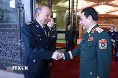 Đại tướng Phan Văn Giang gặp Phó Chủ tịch Quân ủy Trung ương Trung Quốc Trương Thăng Dân. (Ảnh: TTXVN phát)