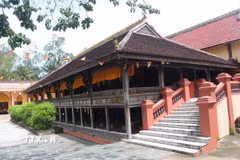 Ngôi Sala bằng gỗ trong khuôn viên Chùa Buppharam tại ấp Cái Giá, xã Hưng Hội, tỉnh Cà Mau. (Ảnh: Chanh Đa/TTXVN)