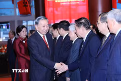 Tổng Bí thư, Chủ tịch nước và Phu nhân với các đại biểu tại lễ Kỷ niệm 81 năm Quốc khánh 2/9. (Ảnh: An Đăng/TTXVN)