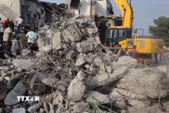 Hiện trường một vụ tấn công tại Minab, tỉnh Hormozgan, Iran, ngày 28/2/2025. (Ảnh: THX/TTXVN phát)