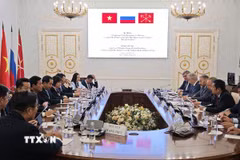 Đoàn công tác liên ngành do đồng chí Trần Đức Thắng, Ủy viên Bộ Chính trị, Bí thư Thành ủy Hà Nội làm việc với lãnh đạo thành phố St.Petersburg. (Ảnh: Tâm Hằng/TTXVN)