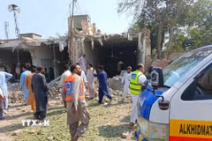 Hiện trường vụ đánh bom ở Kohat, tỉnh Khyber Pakhtunkhwa, Pakistan ngày 18/9/2026. (Ảnh: THX/TTXVN phát)