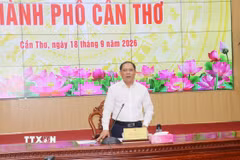 Ông Trần Chí Hùng, Phó Chủ tịch Ủy ban Nhân dân Thành phố Cần Thơ, Trưởng Tiểu ban Nội dung và Tuyên truyền, chủ trì cuộc họp phát biểu. (Ảnh: Ngọc Thiện/TTXVN)