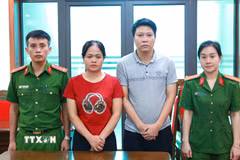 Bị can Lê Thanh Hiển và Đỗ Kim Chung tại Cơ quan cảnh sát điều tra. (Ảnh: TTXVN phát)