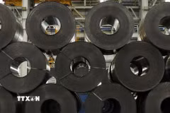 Thép cuộn cán nóng HRC là sản phẩm chủ lực của nhà máy thép Hoà Phát Dung Quất, Quảng Ngãi được sử dụng nhiều trong nước và xuất khẩu. (Ảnh: Quốc Khánh/TTXVN)