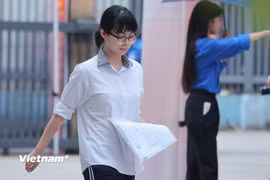 Thí sinh tốt nghiệp THPT bước vào bài thi đầu tiên - môn Ngữ văn