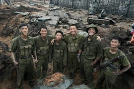 "Mưa đỏ" thu 300 tỷ đồng, có thể vượt doanh số phim Trấn Thành