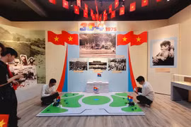Sống động mô hình xe tăng tiến đến Dinh Độc lập tại trưng bày lịch sử
