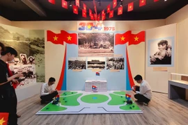Sống động mô hình xe tăng tiến đến Dinh Độc lập tại trưng bày lịch sử