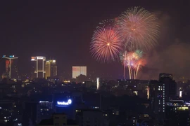 Rực rỡ bầu trời Hà Nội đêm giao thừa đón năm mới 2026