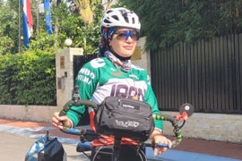 Cô gái Iran đón một năm mới 'hoàn toàn khác biệt' khi đạp xe xuyên Việt 