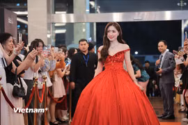 Ban Tổ chức Giải thưởng Cống hiến đánh giá Hòa Minzy là một trong những nghệ sỹ có sức lan tỏa tích cực, cống hiến bền bỉ và luôn nỗ lực làm mới bản thân trước công chúng nhất. (Ảnh: Minh Anh/Vietnam+)