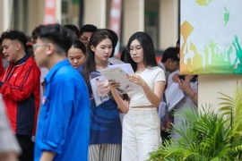 Sáng nay 27/6, thí sinh học chương trình mới thi các môn tự chọn - cũng là buổi thi cuối cùng của nhóm này. (Ảnh: Minh Sơn/Vietnam+)