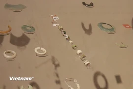 Cận cảnh trang sức, đồ đồng-đá quý hiếm hàng nghìn năm tuổi của người Việt cổ