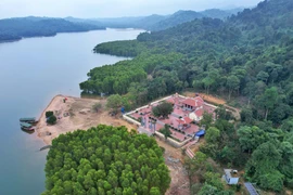 Khánh thành đền thờ tri ân các anh hùng Tổ quốc tại lòng hồ Kẻ Gỗ