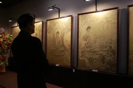 Ấn tượng triển lãm loạt tranh Phật đẹp mắt từ vàng 9999