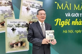 Ông Dương Việt Tiến - con trai ông Dương Quang Trị và tác giả cuốn bút ký về hành trình của gia đình trong dòng lịch sử đất nước. (Ảnh: Minh Anh/Vietnam+)
