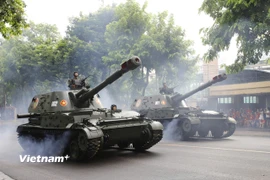 Dàn tăng thiết giáp phô diễn sức mạnh trong lễ diễu binh mừng Quốc khánh