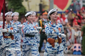 Dẫn dầu khối là khối trưởng Ngô Lâm Phương mang hàm Trung úy. (Ảnh: Mai Anh/Vietnam+)