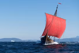 Cận cảnh thuyền chiến làm nên những hành động trên biển trong "The Odyssey." (Ảnh: Đoàn phim cung cấp)