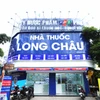 Bên ngoài nhà thuốc Long Châu. (Ảnh: PV/Vietnam+)