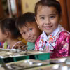 Bữa ăn bán trú đảm bảo dinh dưỡng của học sinh tỉnh Cao Bằng với sự bảo trợ của Quỹ Vì tầm vóc Việt. (Ảnh: PV/Vietnam+)