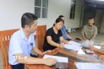Người dân bày tỏ quan điểm đồng tình, ủng hộ chủ trương sáp nhập thôn, tổ dân phố. (Ảnh minh hoạ: Anh Thùy/TTXVN)