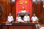 Đại diện Đảng ủy 3 xã Bình Ninh, Mỹ An Hưng và Thanh Hưng (tỉnh Đồng Tháp) ký kết thỏa thuận hợp tác truyền thông với Trung tâm thông tin Thông tấn xã Việt Nam khu vực phía Nam. (Ảnh: Hữu Chí/TTXVN)