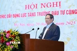 Thủ tướng Phạm Minh Chính phát biểu khai mạc Hội nghị thúc đẩy động lực tăng trưởng đầu tư công năm 2025. (Ảnh: Dương Giang/TTXVN)