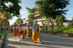 Đông đảo đại biểu, tăng ni, phật tử trong nước cùng đại biểu đến từ 85 quốc gia và vùng lãnh thổ tham dự khai mạc Đại lễ Phật đản Liên hợp quốc 2025 tại Học viện Phật giáo Việt Nam Thành phố Hồ Chí Minh ở xã Lê Minh Xuân, huyện Bình Chánh. (Ảnh: Thanh Vũ/TTXVN)